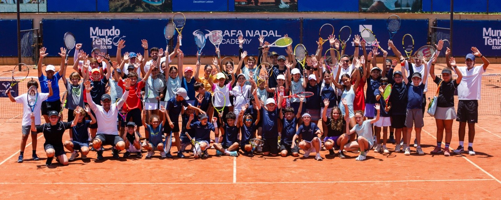 Participantes de un camp de Rafa Nadal Academy en Brasil