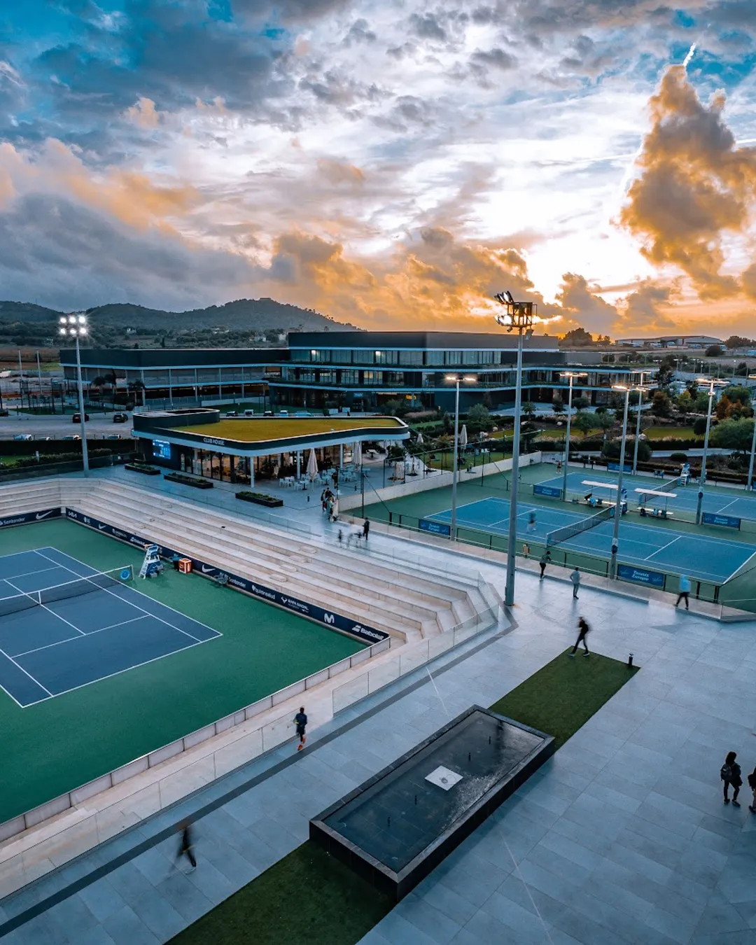 Vista aérea da Rafa Nadal Academy em Maiorca